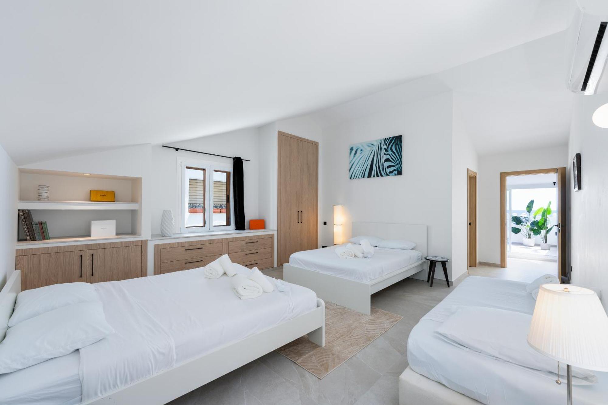 243-fully Renovated-puerto Banus Front Line Penthouse * Marbella
