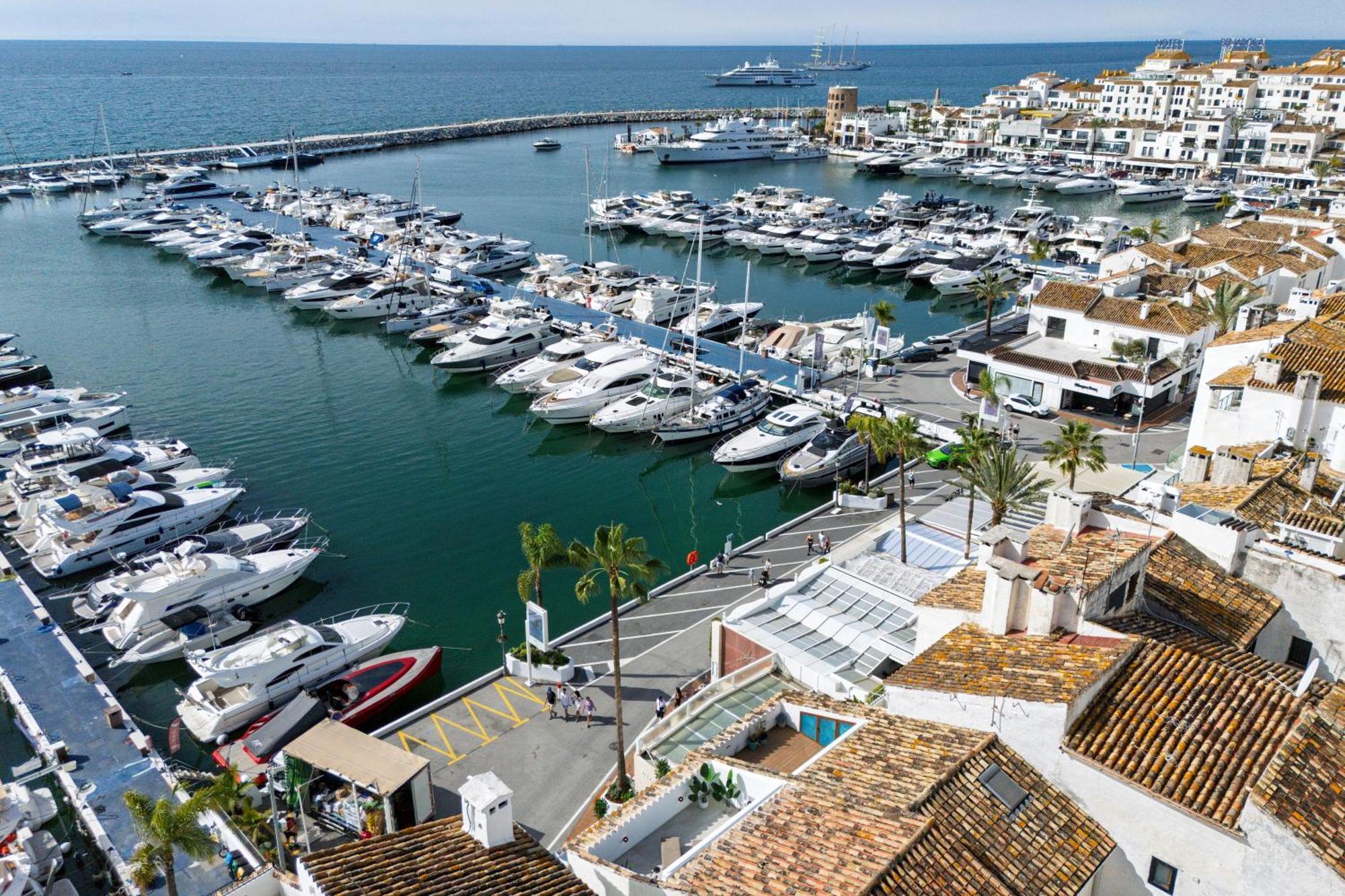 Lejlighed 243-fully Renovated-puerto Banus Front Line Penthouse Marbella