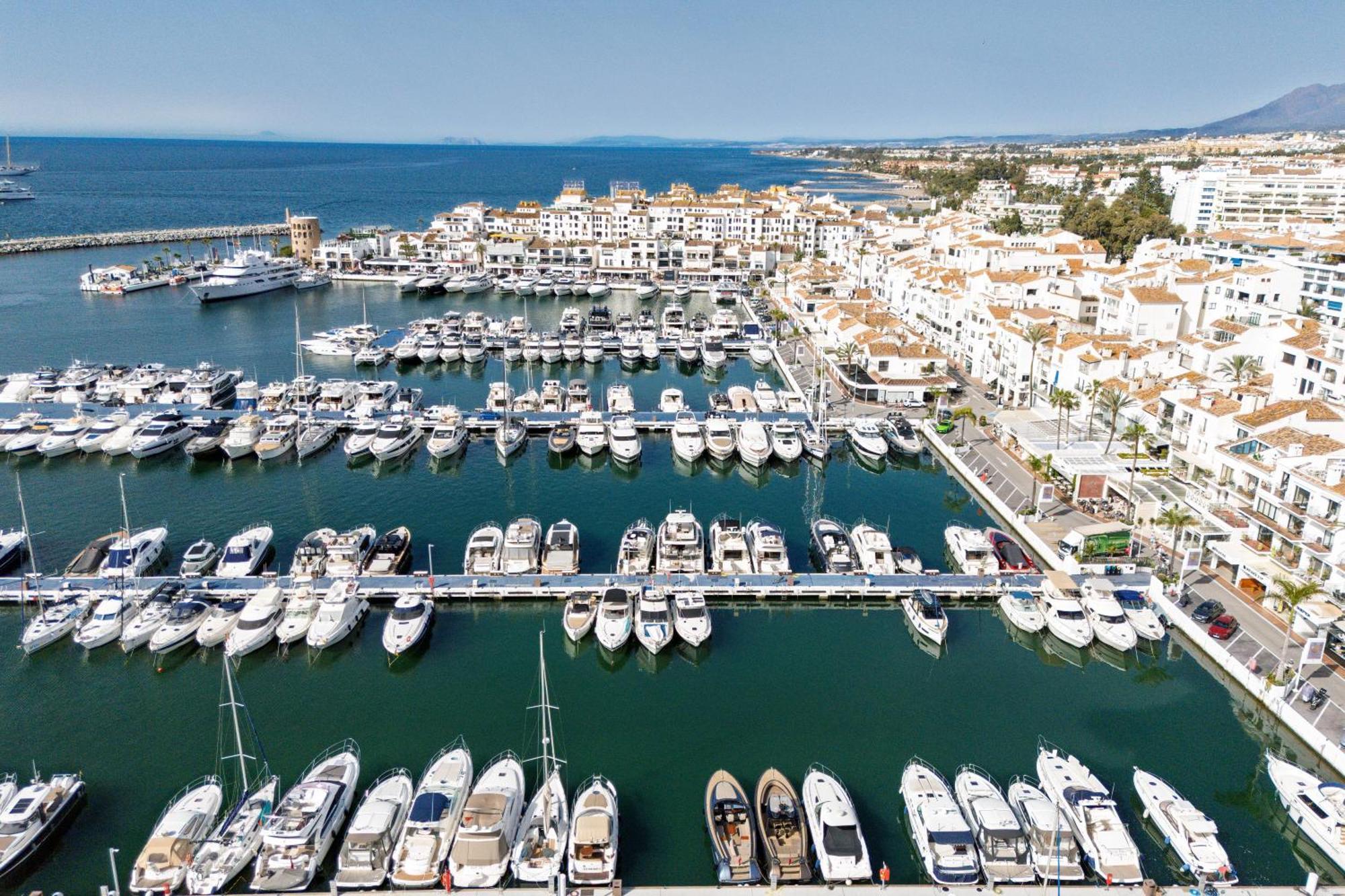 243-fully Renovated-puerto Banus Front Line Penthouse Lejlighed *