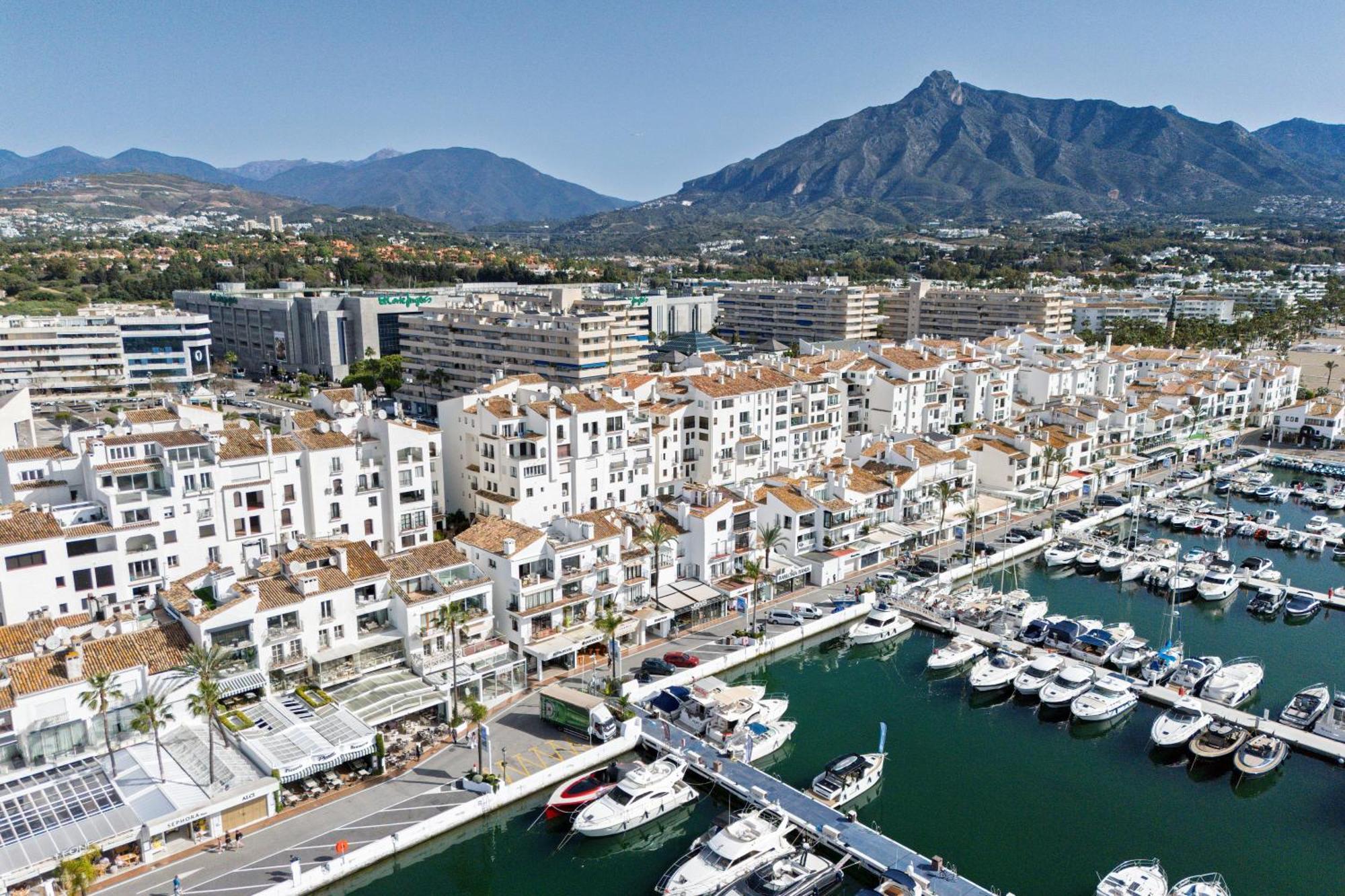 Lejlighed 243-fully Renovated-puerto Banus Front Line Penthouse *