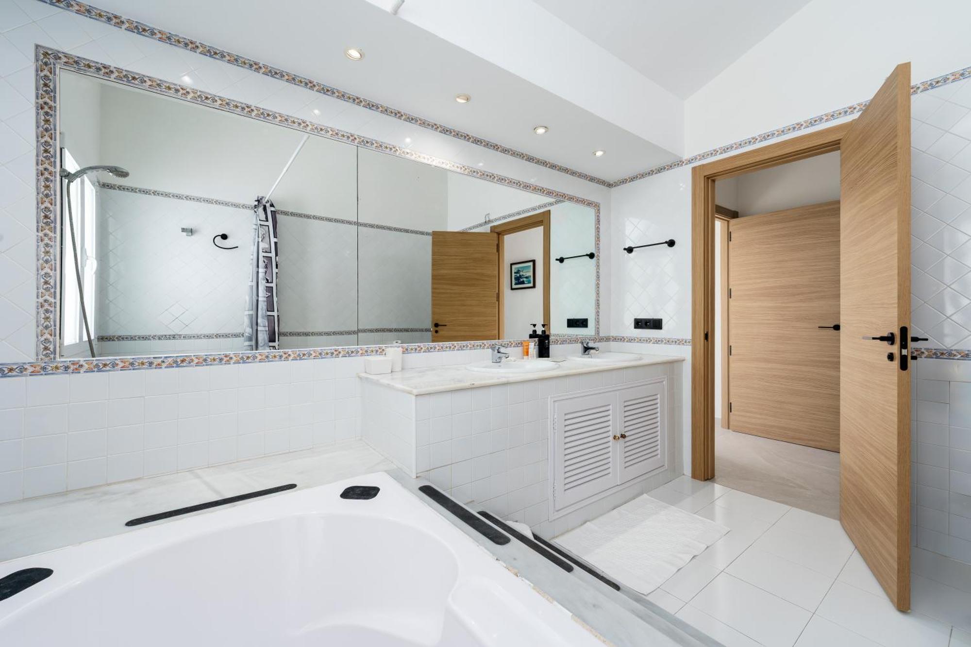 243-fully Renovated-puerto Banus Front Line Penthouse Lejlighed