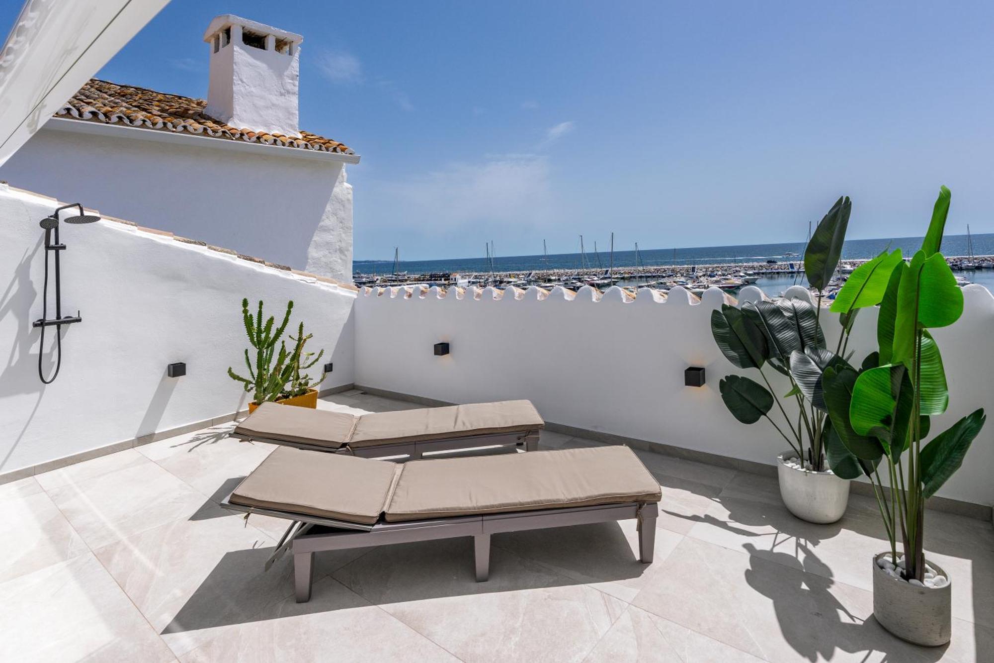 243-fully Renovated-puerto Banus Front Line Penthouse Appartamento Marbella